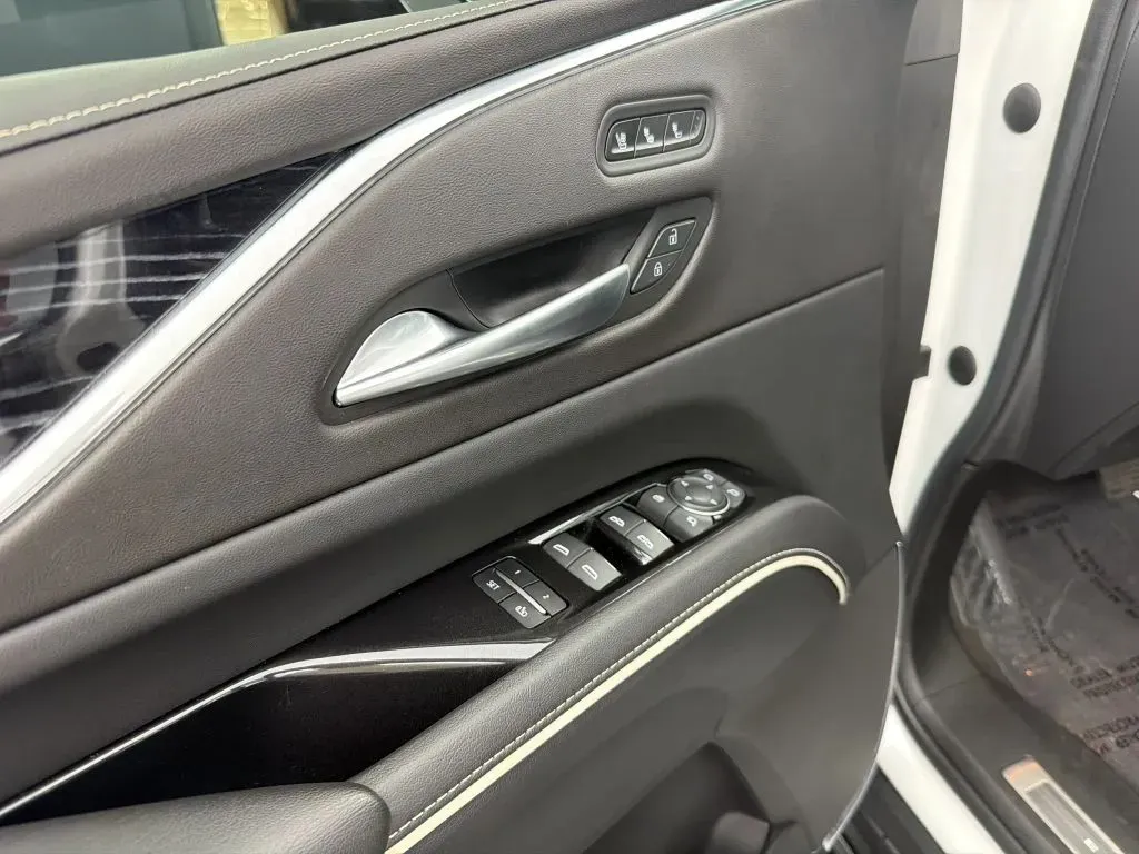 Cadillac Escalade ESV photo 24