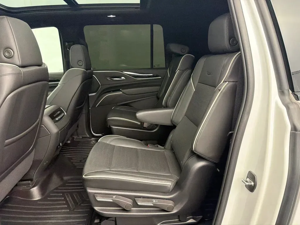 Cadillac Escalade ESV photo 31