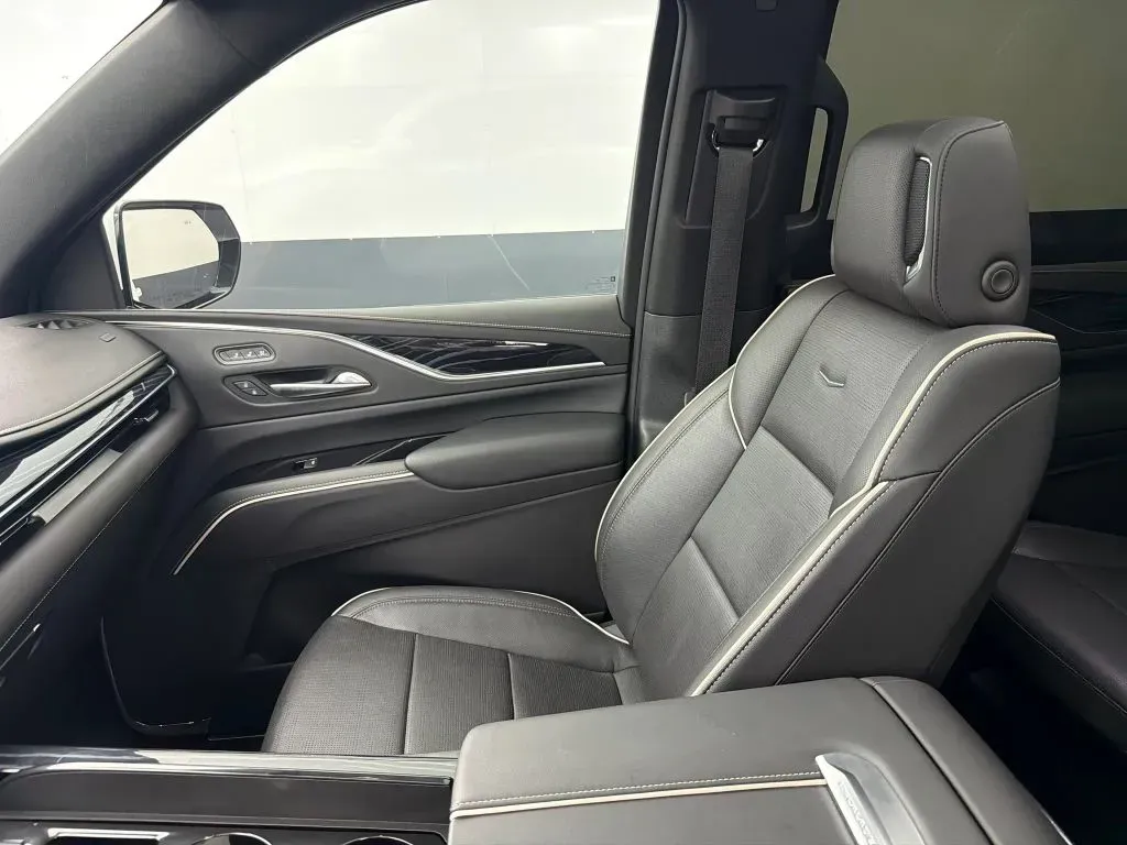 Cadillac Escalade ESV photo 26