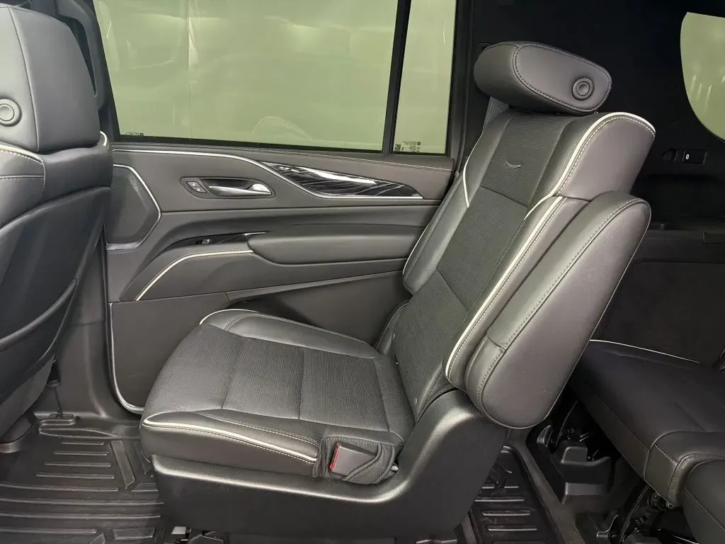 Cadillac Escalade ESV photo 36