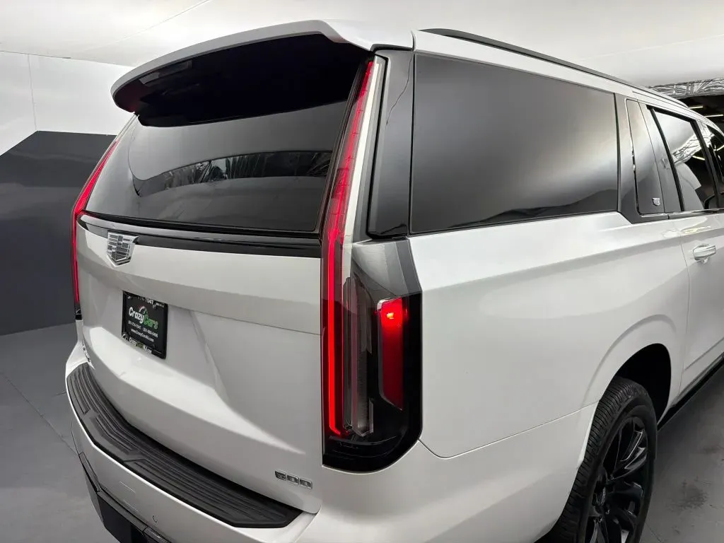 Cadillac Escalade ESV photo 17