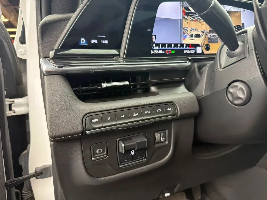 Cadillac Escalade ESV photo 25