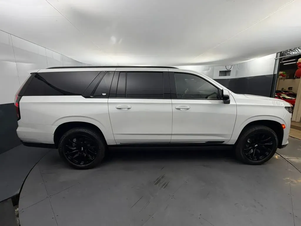 Cadillac Escalade ESV photo 5