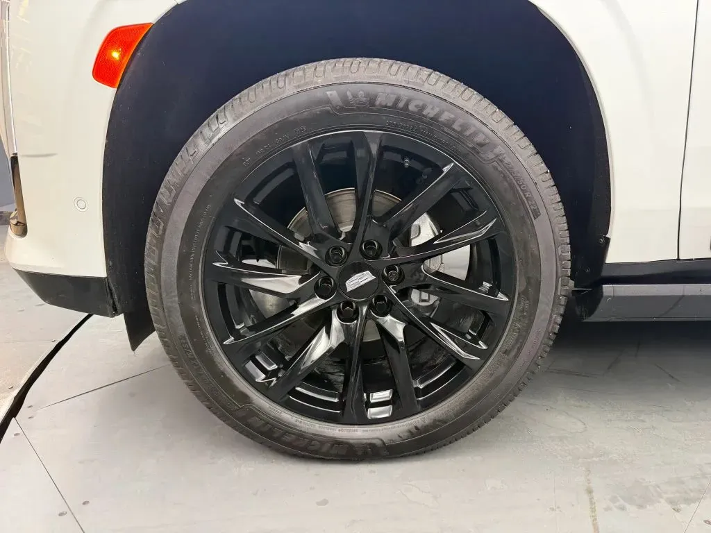 Cadillac Escalade ESV photo 11