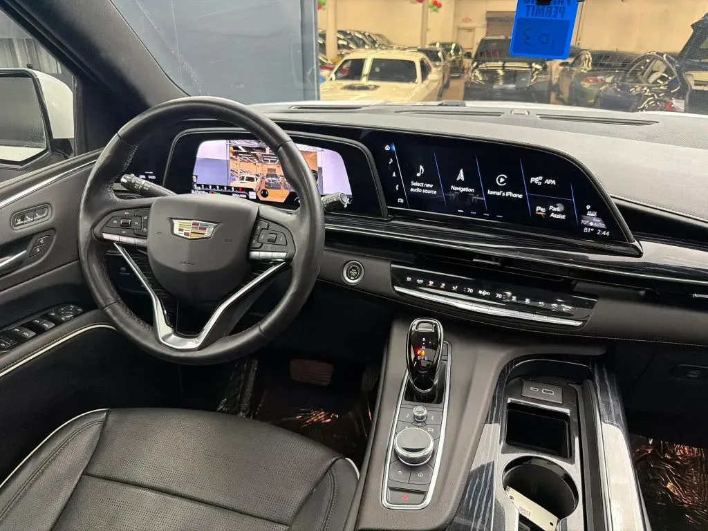Cadillac Escalade ESV photo 35