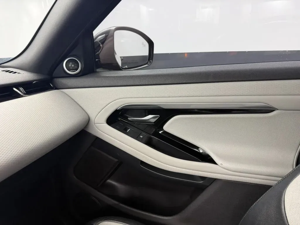 Land Rover Range Rover Evoque photo 32