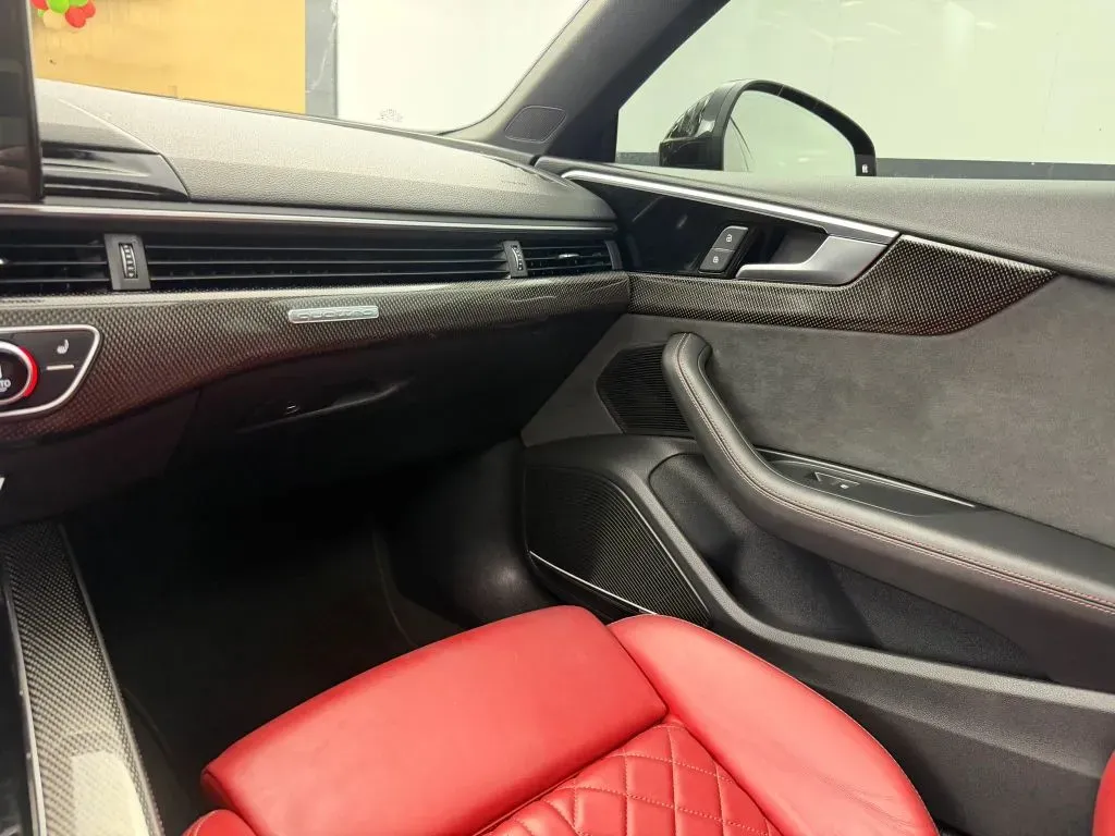 Audi S5 photo 33