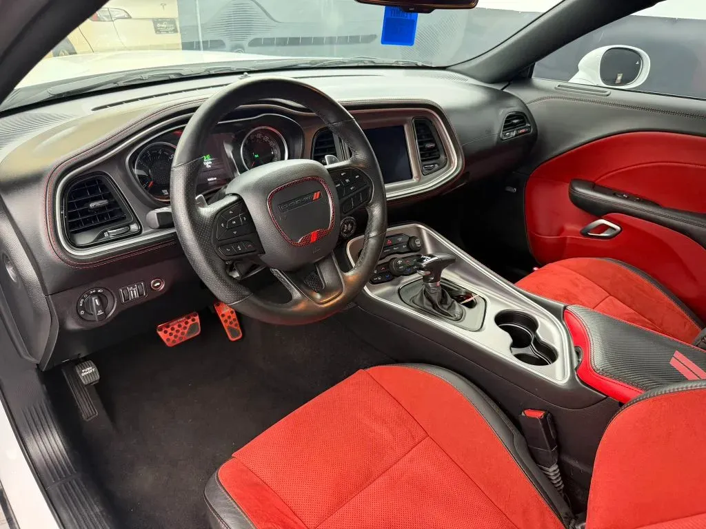 Dodge Challenger photo 19