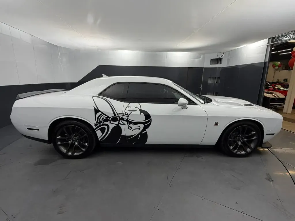 Dodge Challenger photo 6