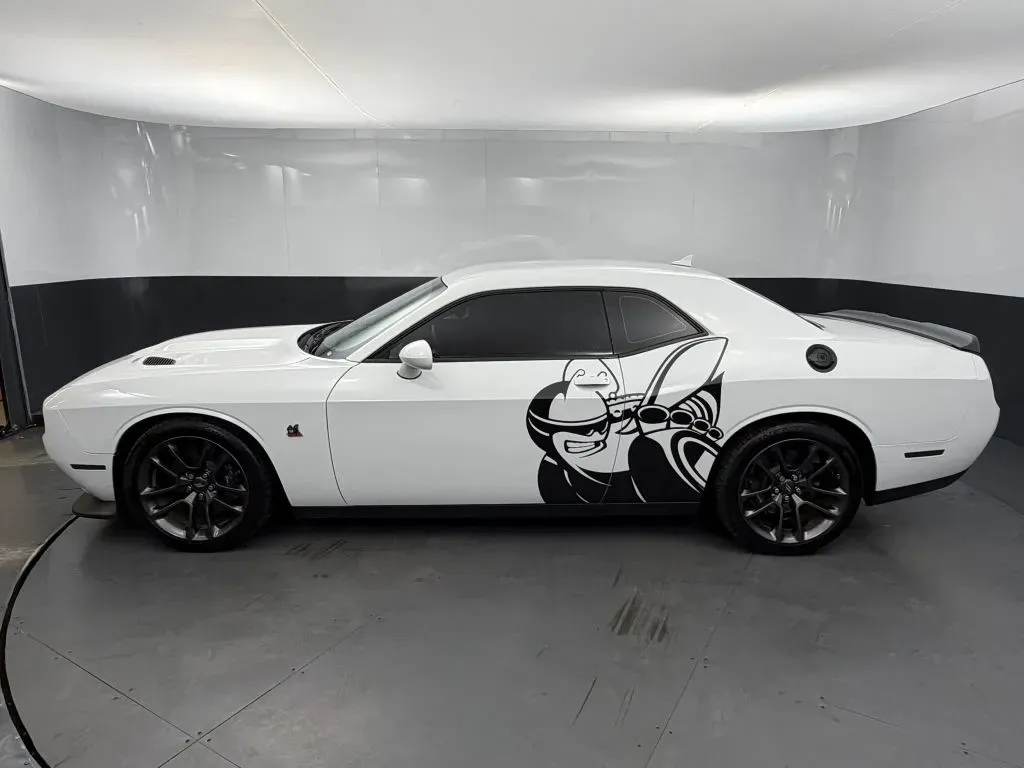 Dodge Challenger photo 2