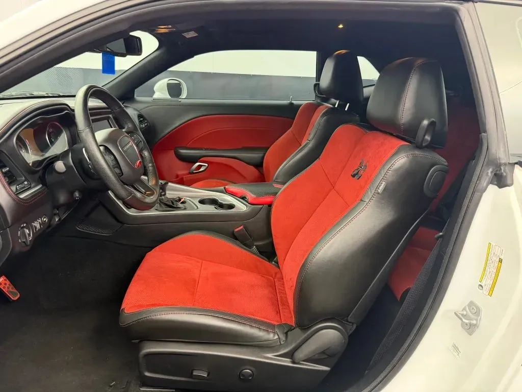 Dodge Challenger photo 18