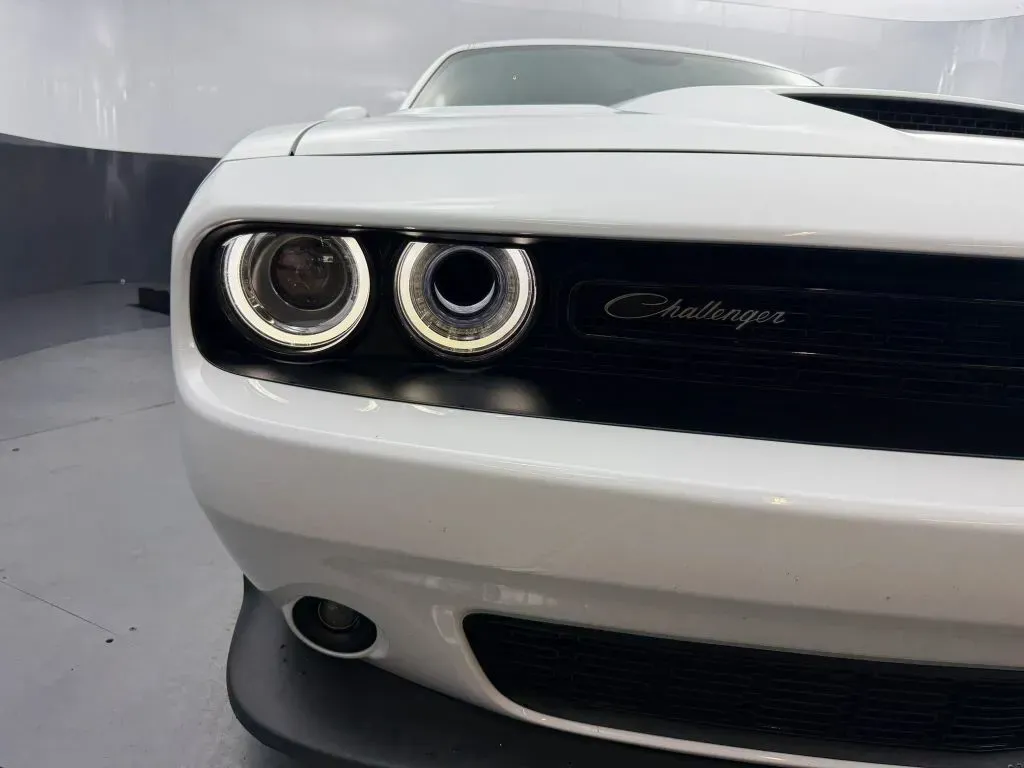 Dodge Challenger photo 10