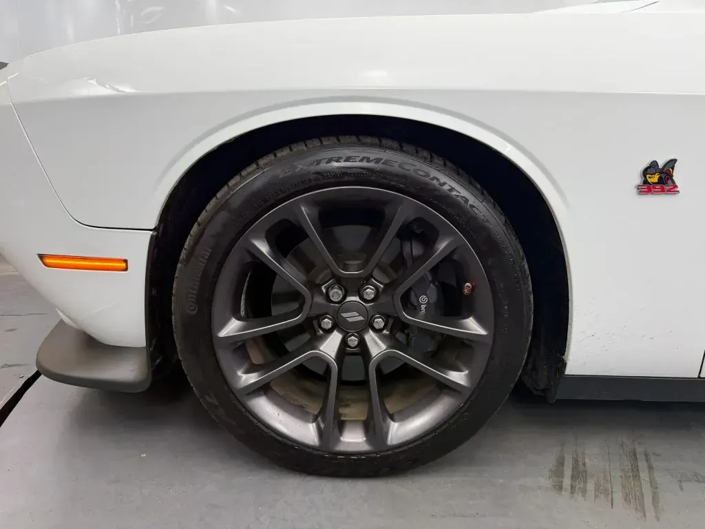 Dodge Challenger photo 11