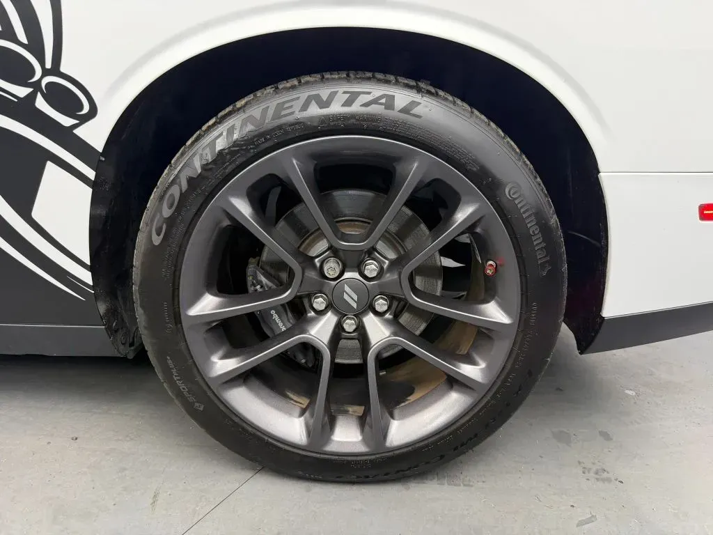 Dodge Challenger photo 14