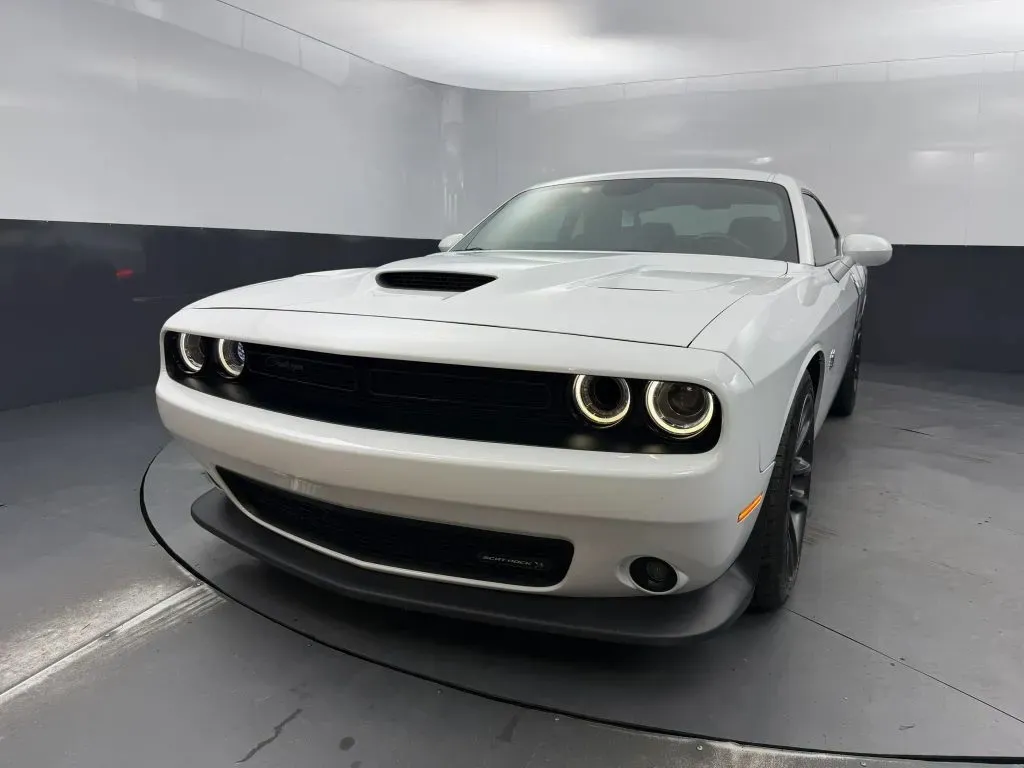 Dodge Challenger photo 9
