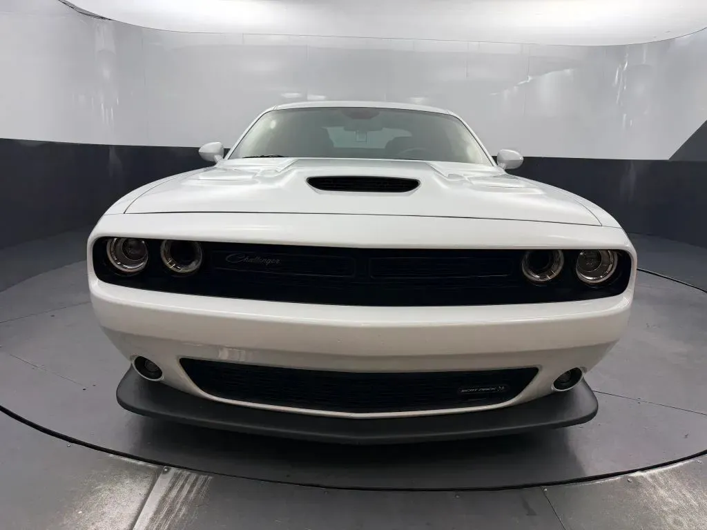 Dodge Challenger photo 8