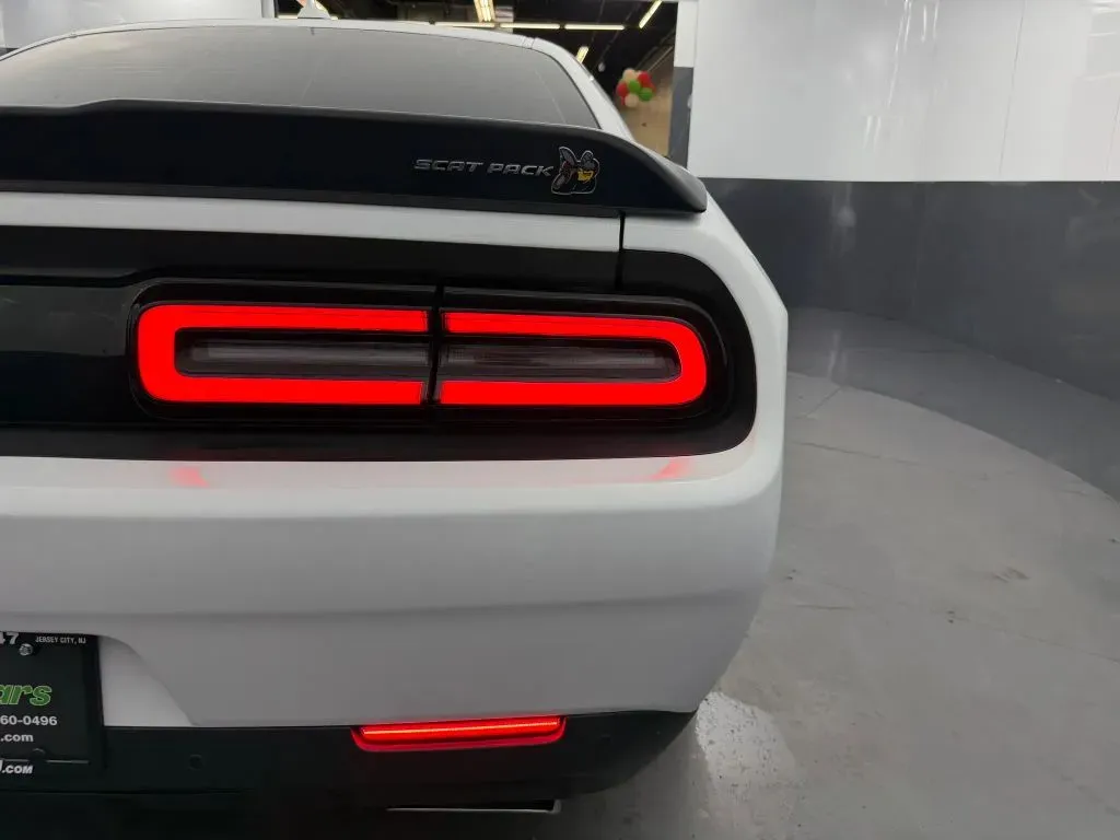 Dodge Challenger photo 15