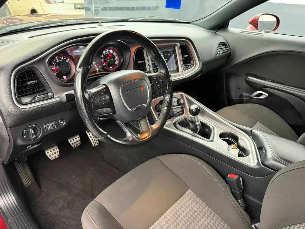 Dodge Challenger photo 28