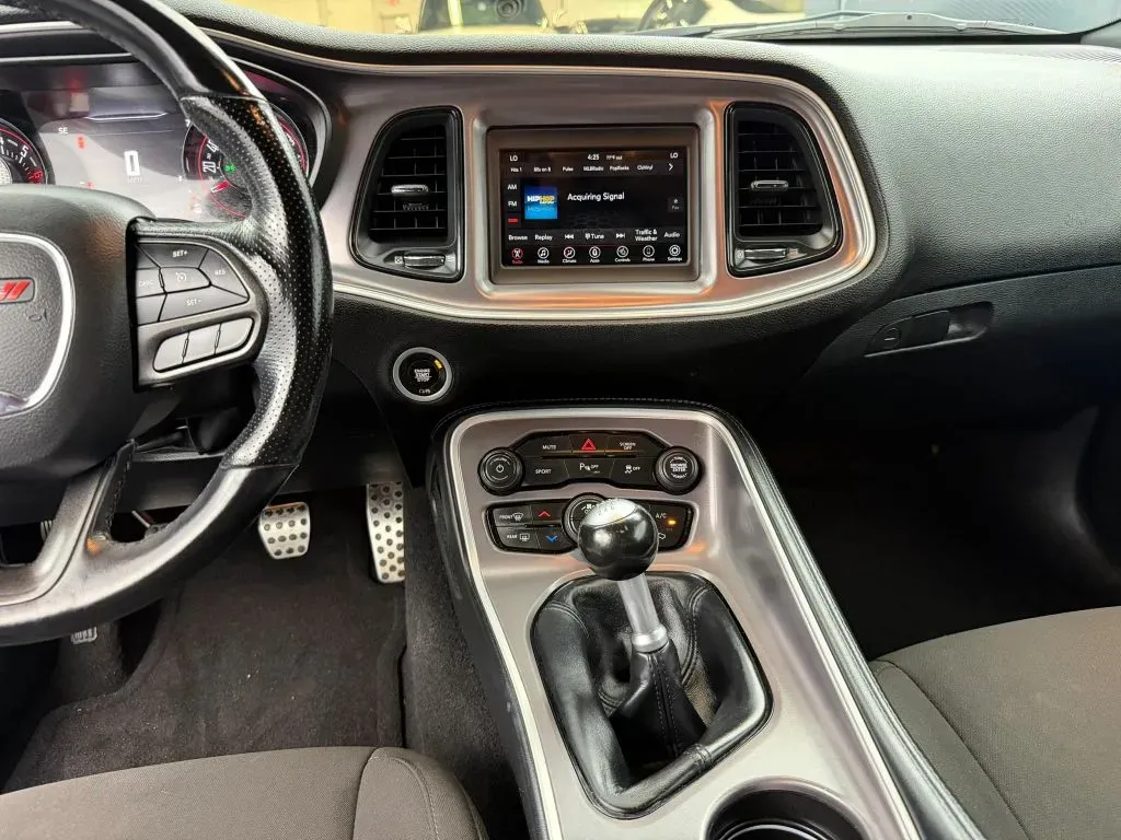 Dodge Challenger photo 31
