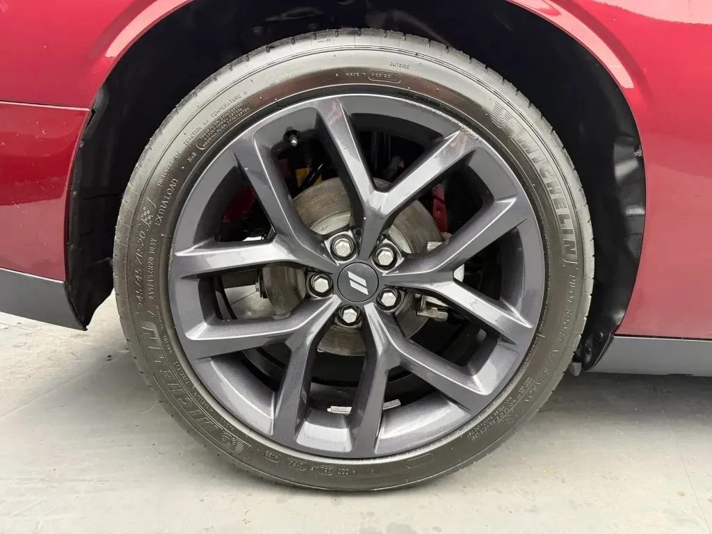 Dodge Challenger photo 19