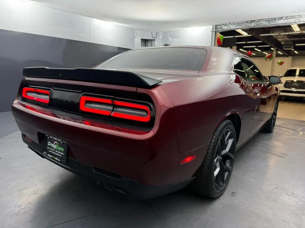 Dodge Challenger photo 18