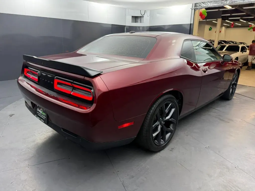 Dodge Challenger photo 6
