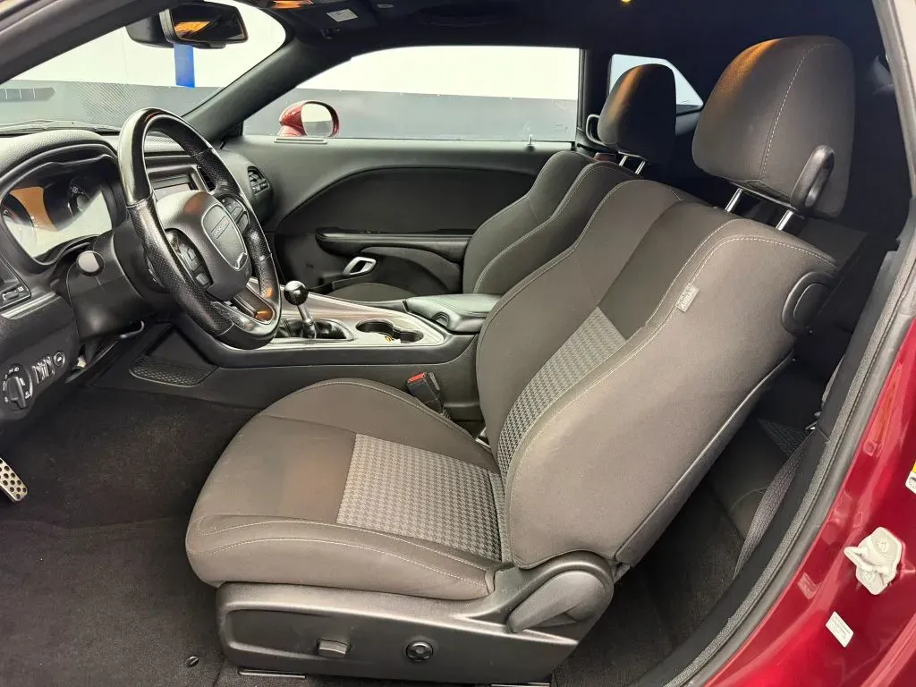 Dodge Challenger photo 21