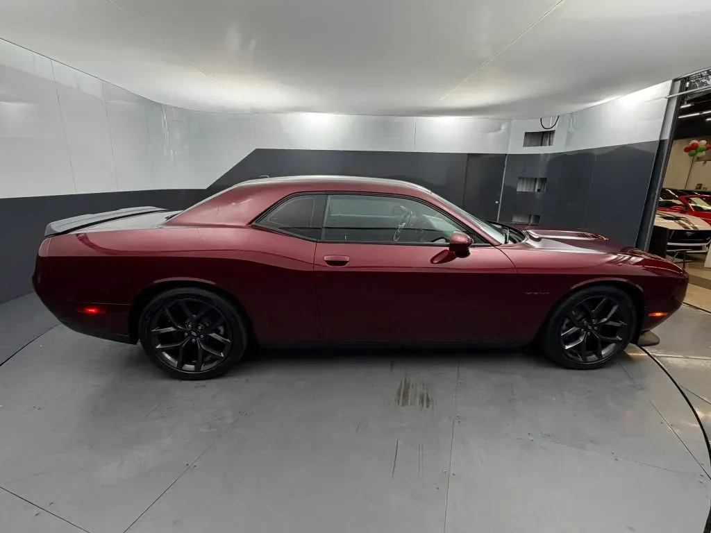 Dodge Challenger photo 7