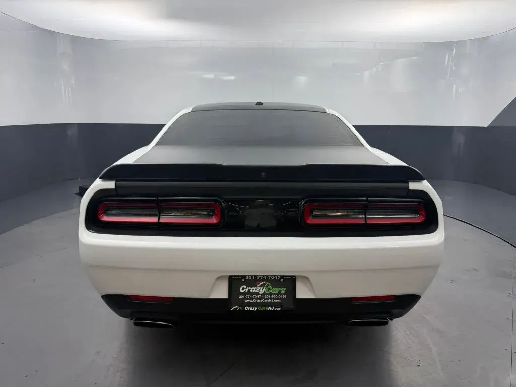 Dodge Challenger photo 10