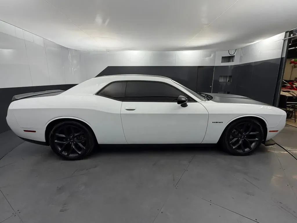 Dodge Challenger photo 5