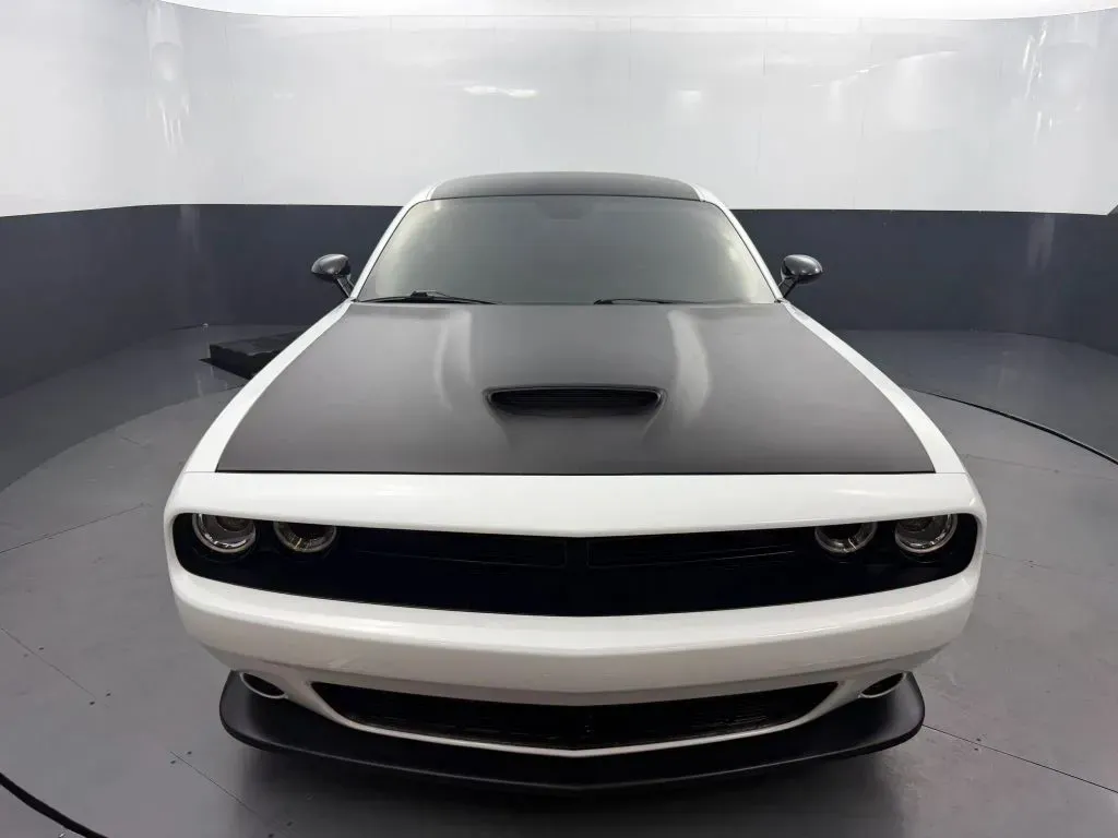 Dodge Challenger photo 8