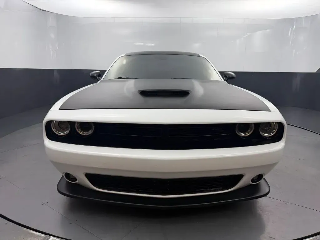 Dodge Challenger photo 7