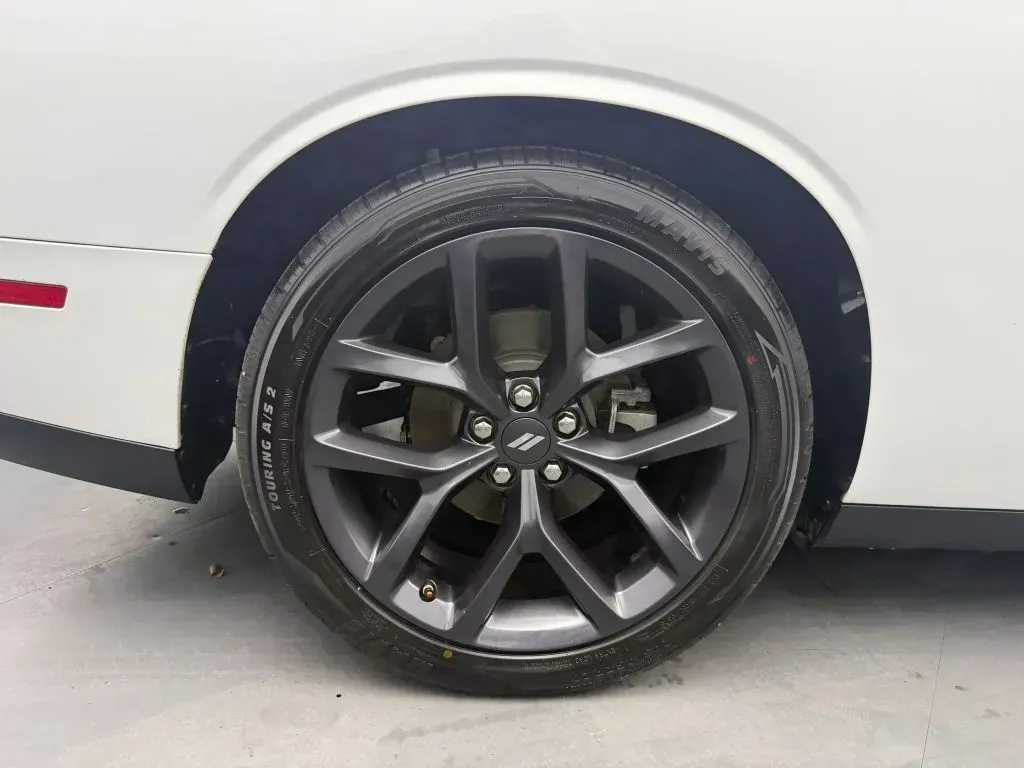 Dodge Challenger photo 18