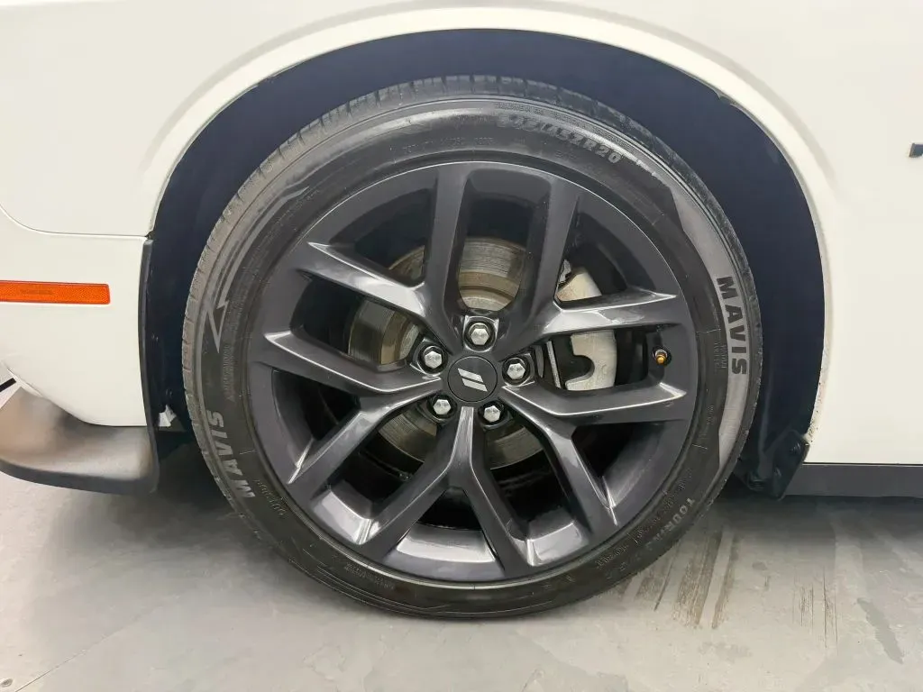 Dodge Challenger photo 15