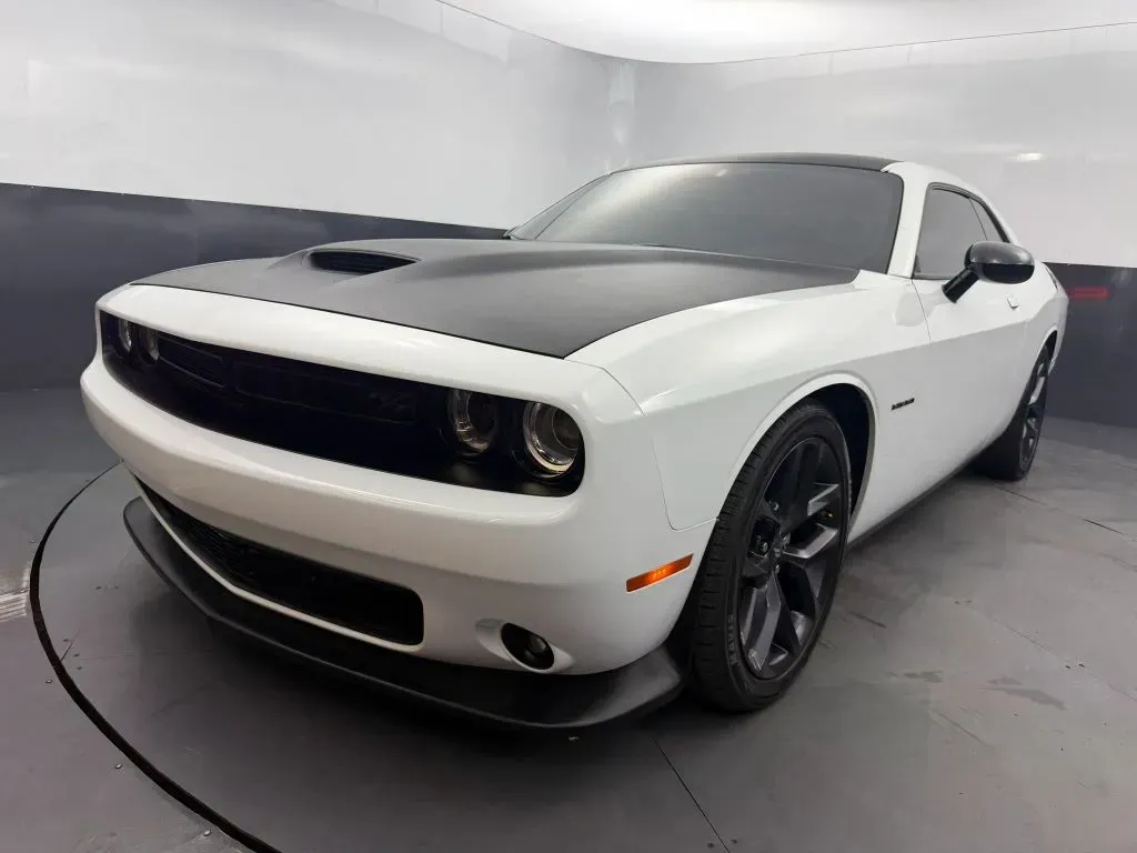 Dodge Challenger photo 9