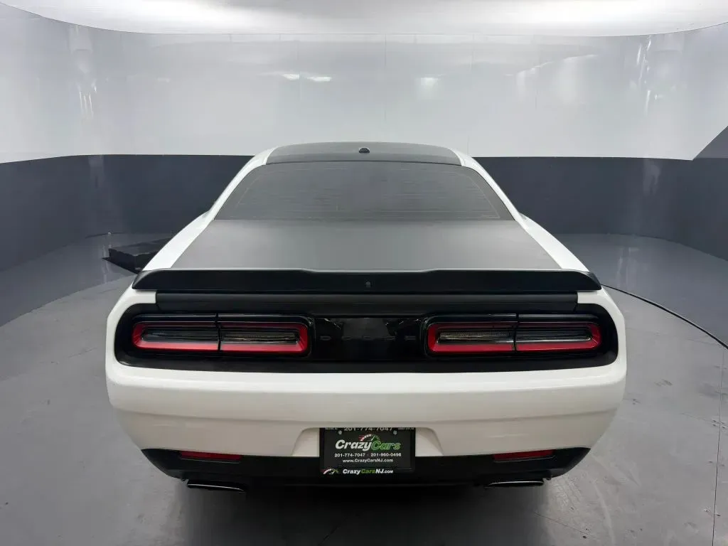 Dodge Challenger photo 11