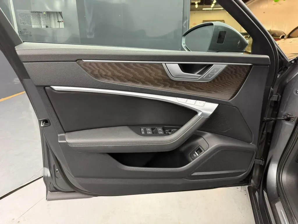 Audi A6 photo 24