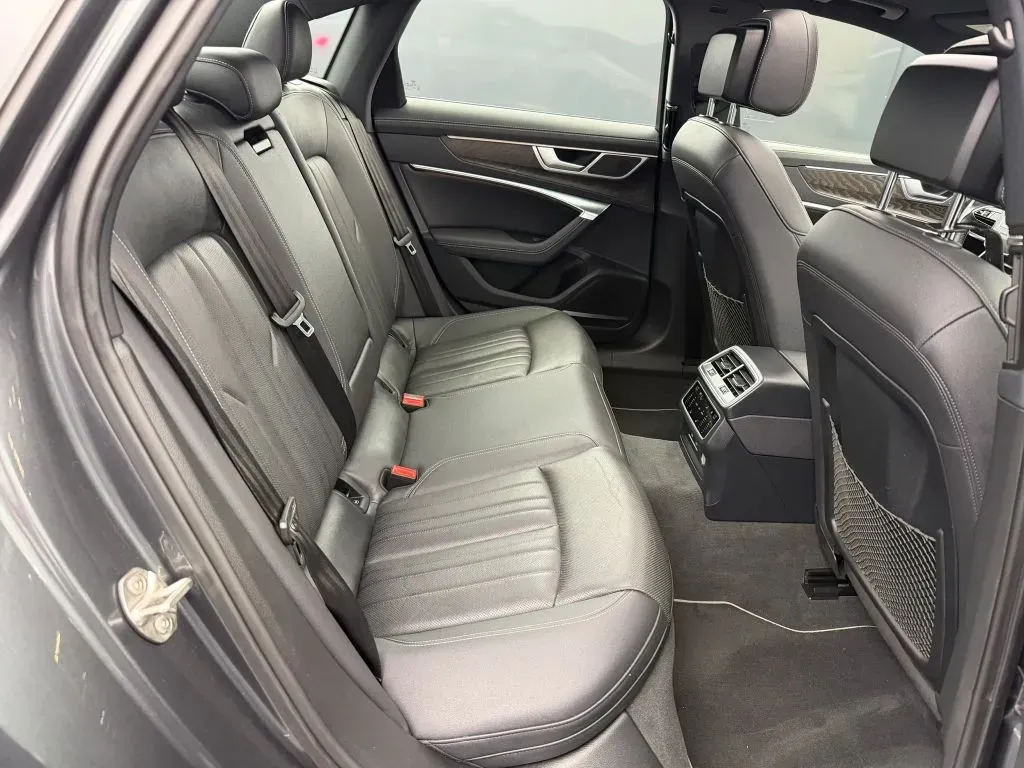 Audi A6 photo 35