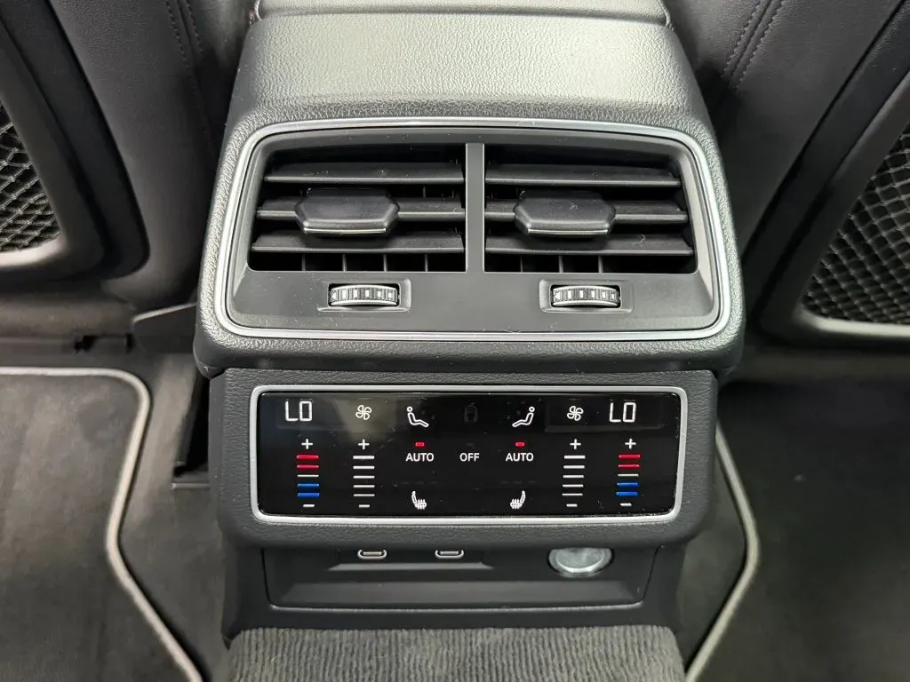 Audi A6 photo 30
