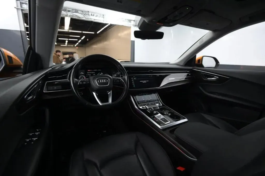 Audi Q8 photo 29