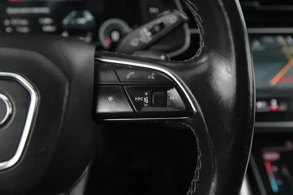 Audi Q8 photo 37