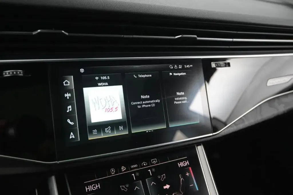Audi Q8 photo 33