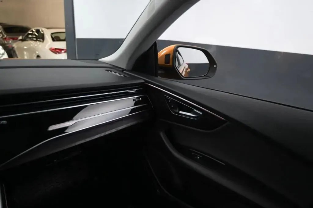 Audi Q8 photo 25