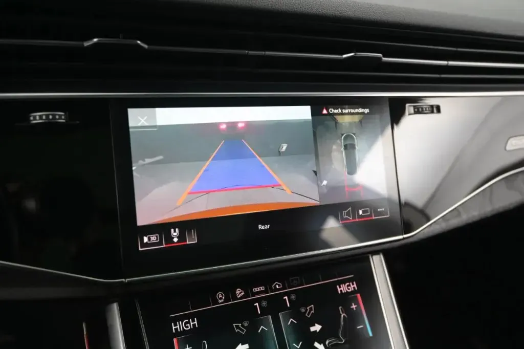 Audi Q8 photo 34