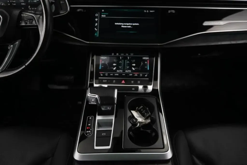 Audi Q8 photo 24