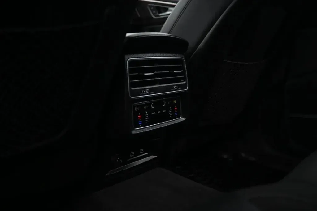 Audi Q8 photo 45