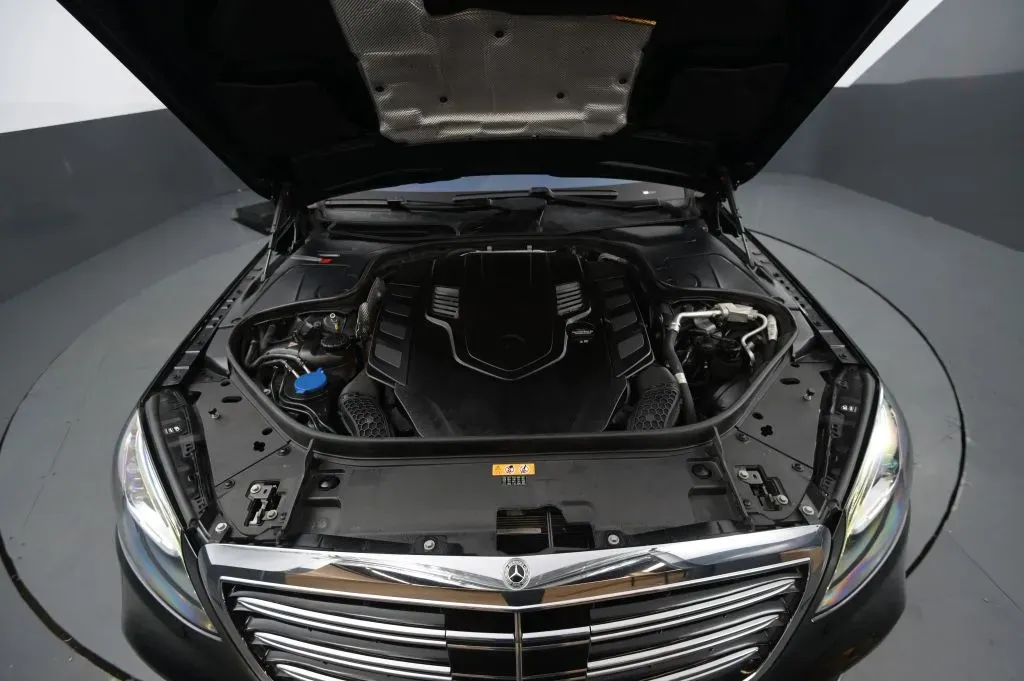 Mercedes-Benz S-Class photo 18