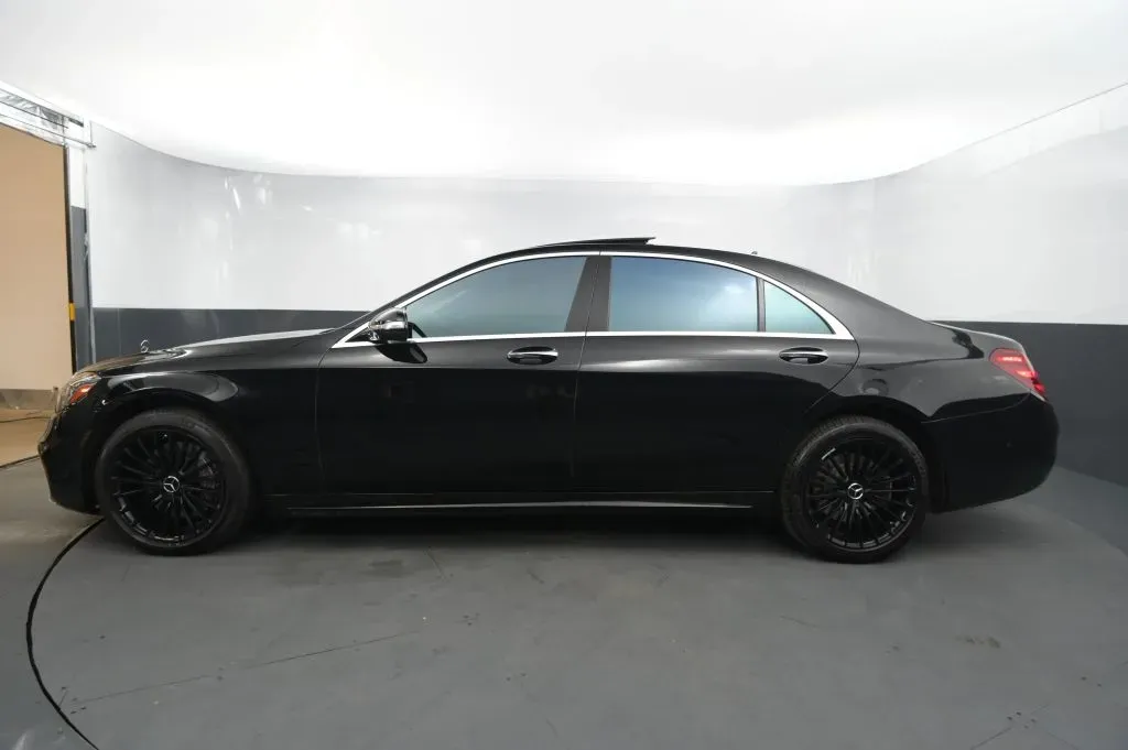 Mercedes-Benz S-Class photo 2