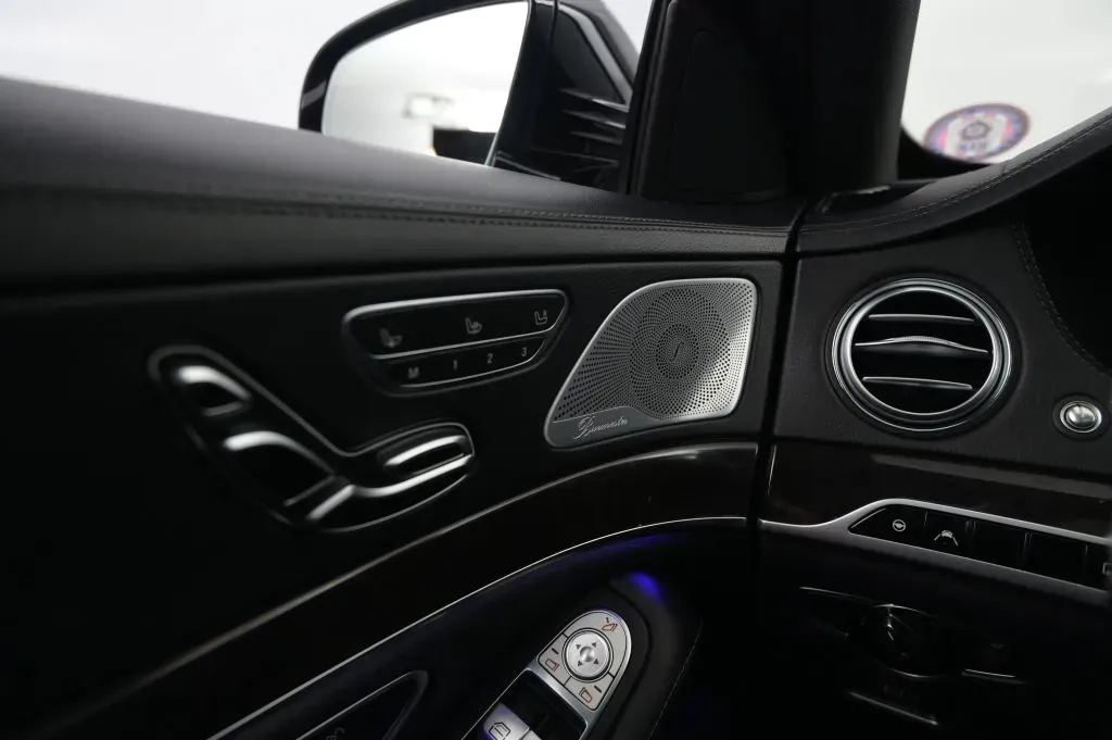 Mercedes-Benz S-Class photo 23