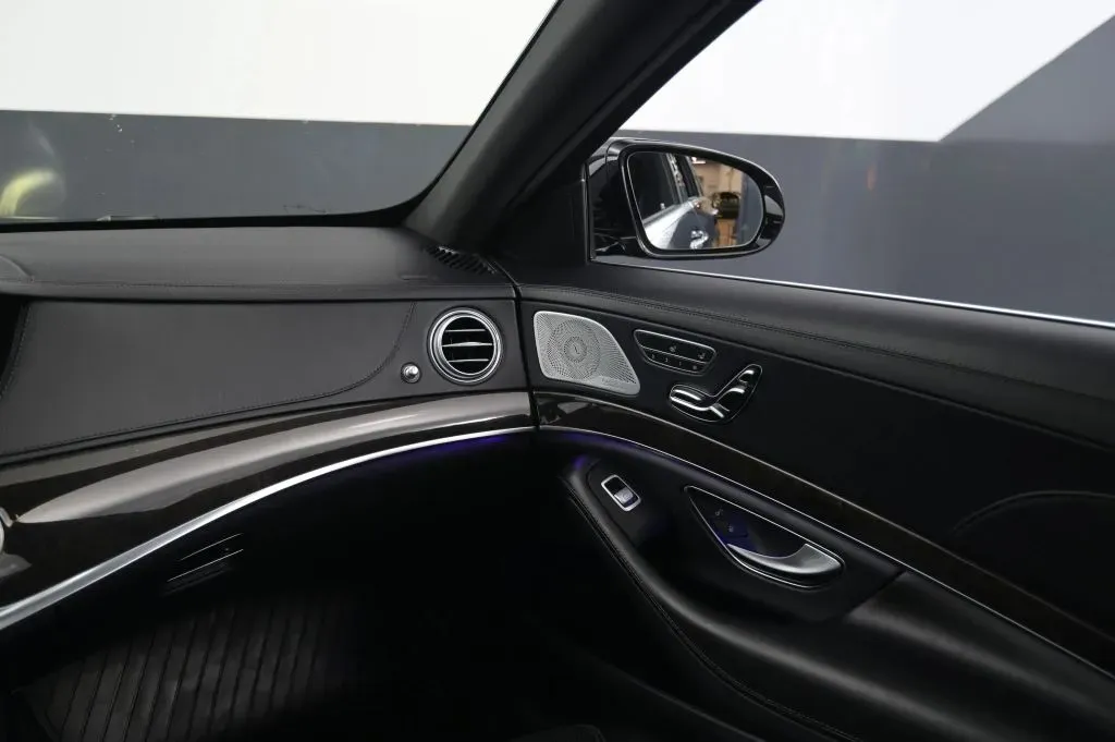 Mercedes-Benz S-Class photo 33
